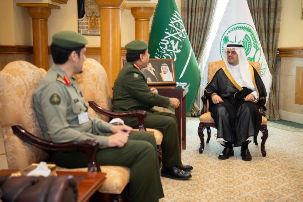 أمير منطقة مكة يلتقي مدير عام الجوازات – أخبار السعودية