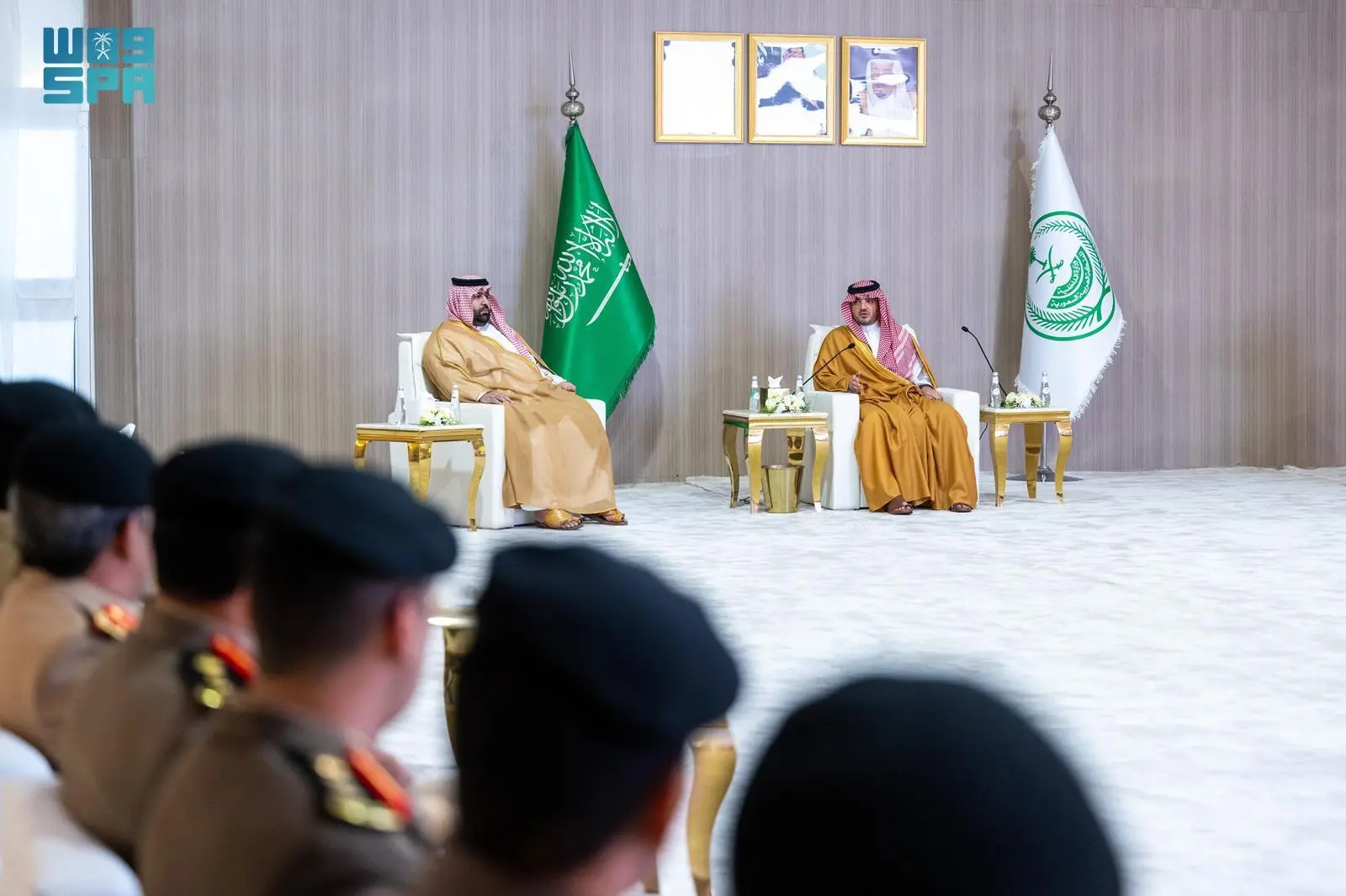 محليات السعودية: الأمير عبدالعزيز بن سعود يلتقي القيادات الأمنية في منطقة جازان