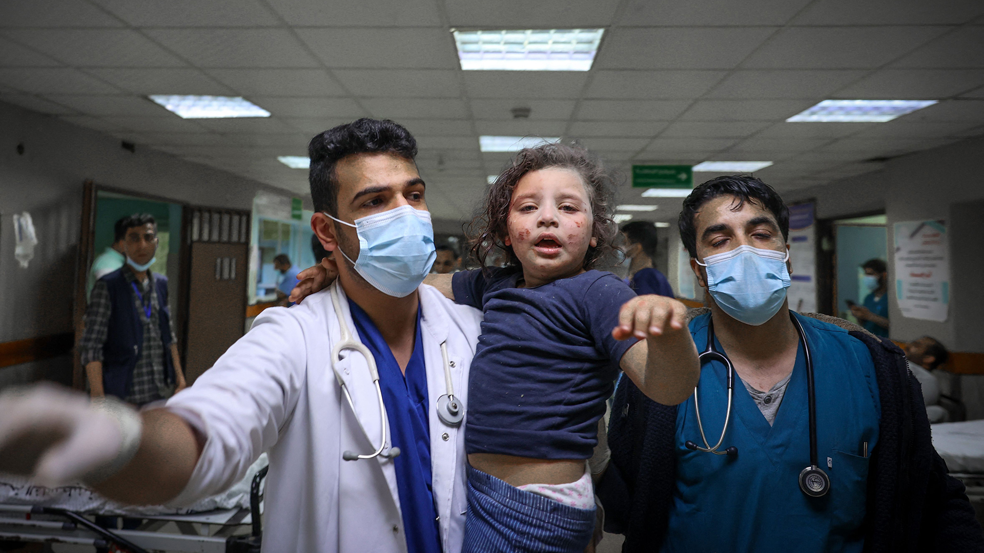 طبيب أميركي بغزة: أغلب الإصابات لأطفال وإغلاق المعابر يفاقمها | أخبار