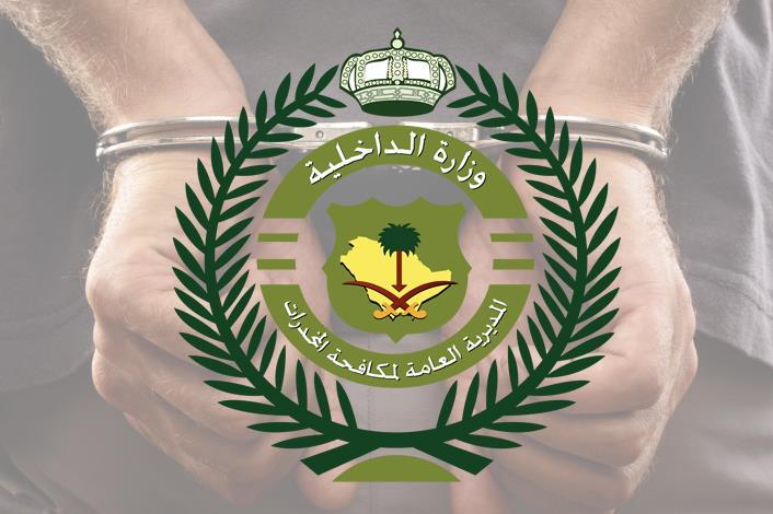 محليات السعودية: مكافحة المخدرات تقبض على (5) مخالفين لنظام أمن الحدود ووافدة بتأشيرة زيارة بمحافظة جدة لترويجهم (27) كيلوجرامًا من مادة الحشيش المخدر